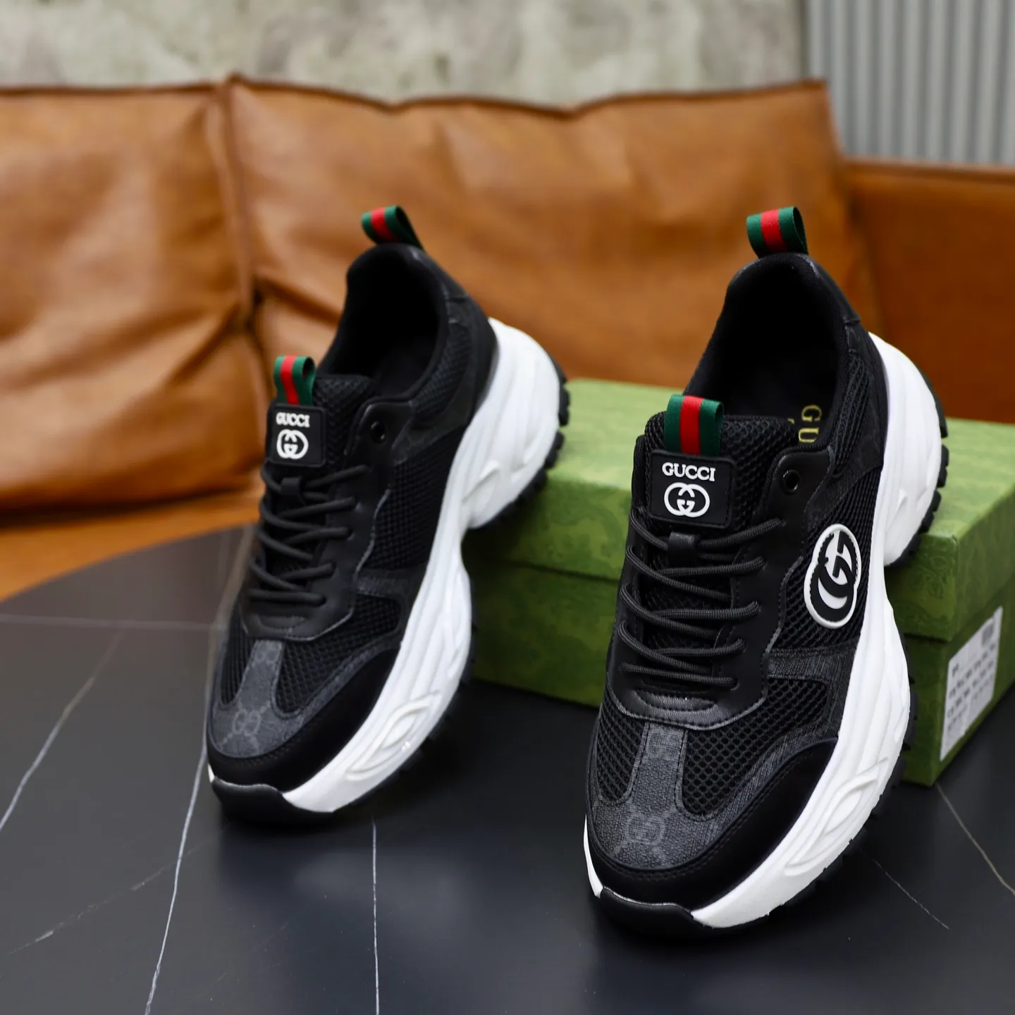 Ex-factory price: 462💰🙅‍♂️🙅‍♂️🙅‍♂️ Brand: Gucci GUCCi Standard code: 38-44 (45 customized) Grade: Same as the official website Material: Original material splicing Comfortable and breathable lining Lightweight and wear-resistant sports outsole Style category: Men's fashionable casual shoes Running sneakers Distinguished luxury brand elements Top luxury Color: actual picture color